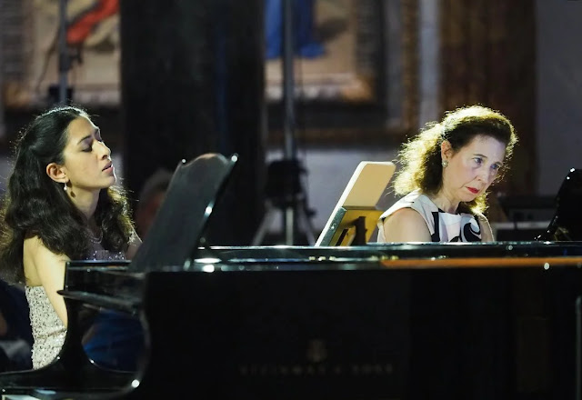 Mishka Rushdie Momen playing Mozart with Angela Hewitt at the Trasimeno Music Festival, July 2023 (Photo: Adriano Scognamillo